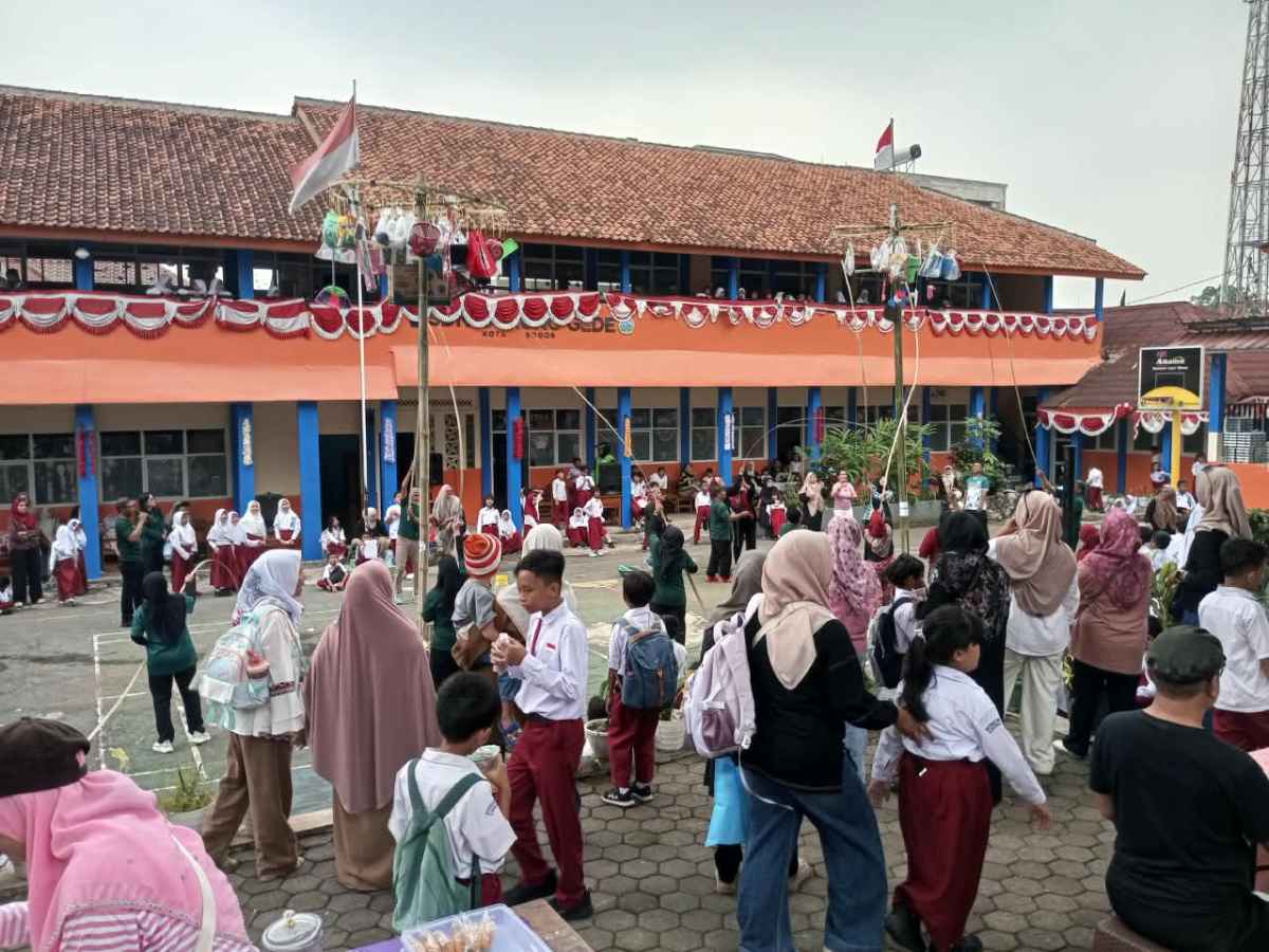 Ajul Galah Bikin Heboh, Guru dan Orang Tua SDN Gunung Gede Ikut Bertanding