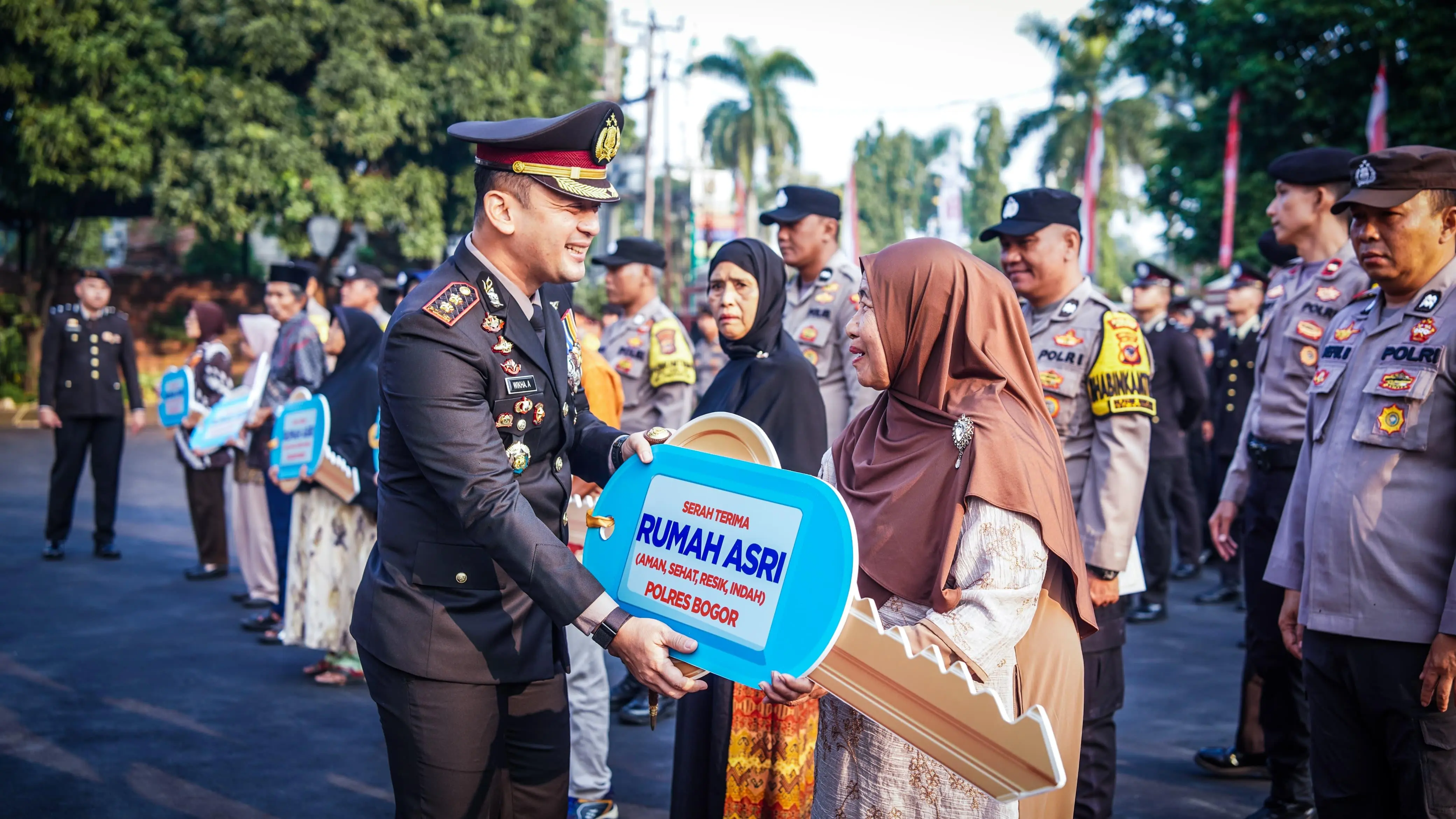 Kado Kemerdekaan, Polres Bogor Renovasi 8 Rumah Warga