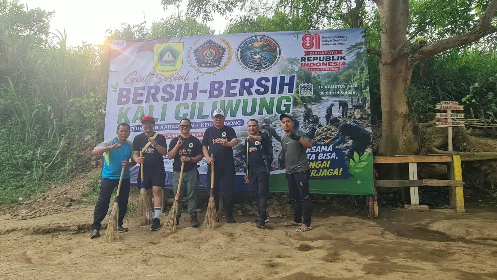 Kemerdekaan Tak Hanya Dirayakan, PWI Bogor Bergerak Bersihkan Sungai Ciliwung