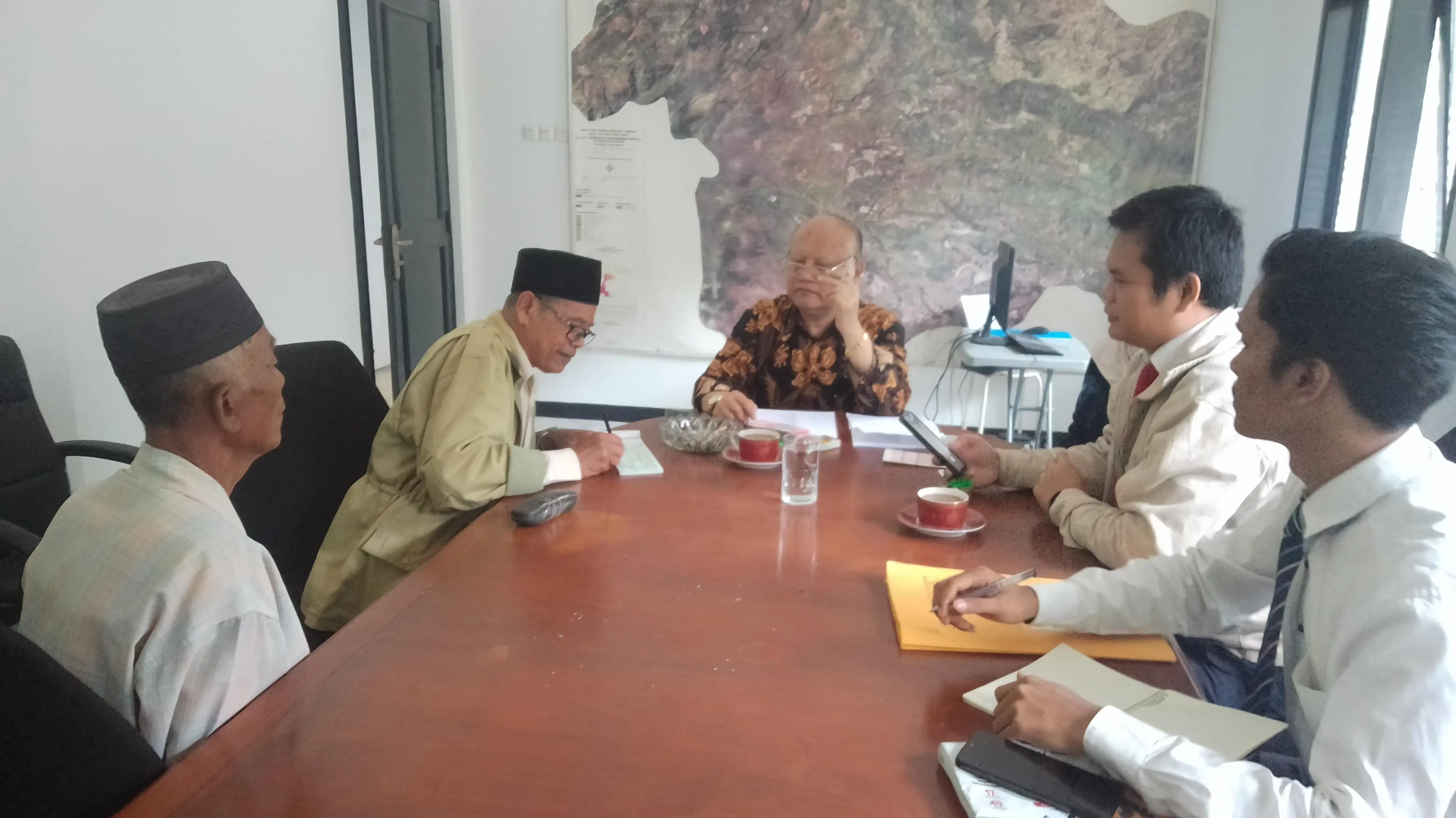 Sentuh Sisi Kemanusiaan, PT MPM Beri Kerohiman dan Kelonggaran bagi Penghuni Mes Sebelum Penataan Kawasan