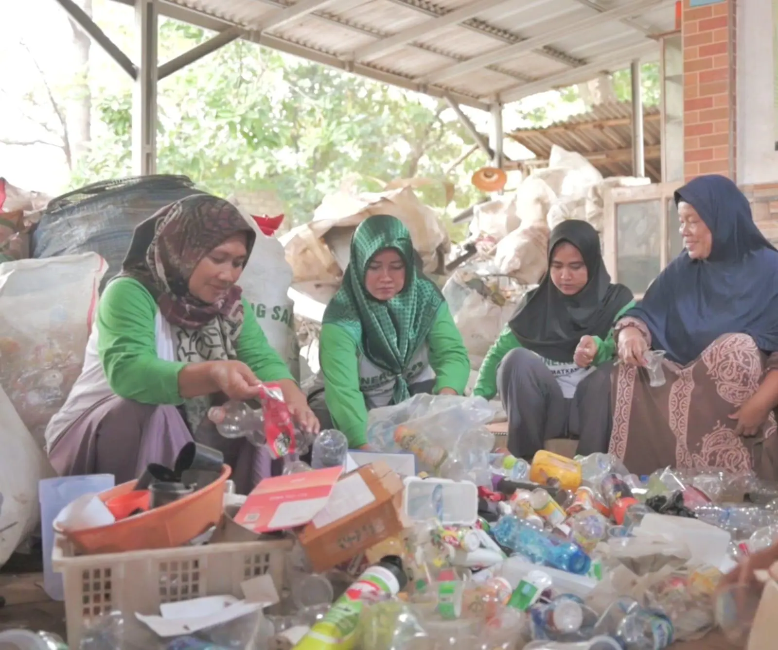 Solusi Bangun Indonesia dan Bank Sampah Perkuat Kolaborasi, Dorong Ekonomi Sirkular di Klapanunggal