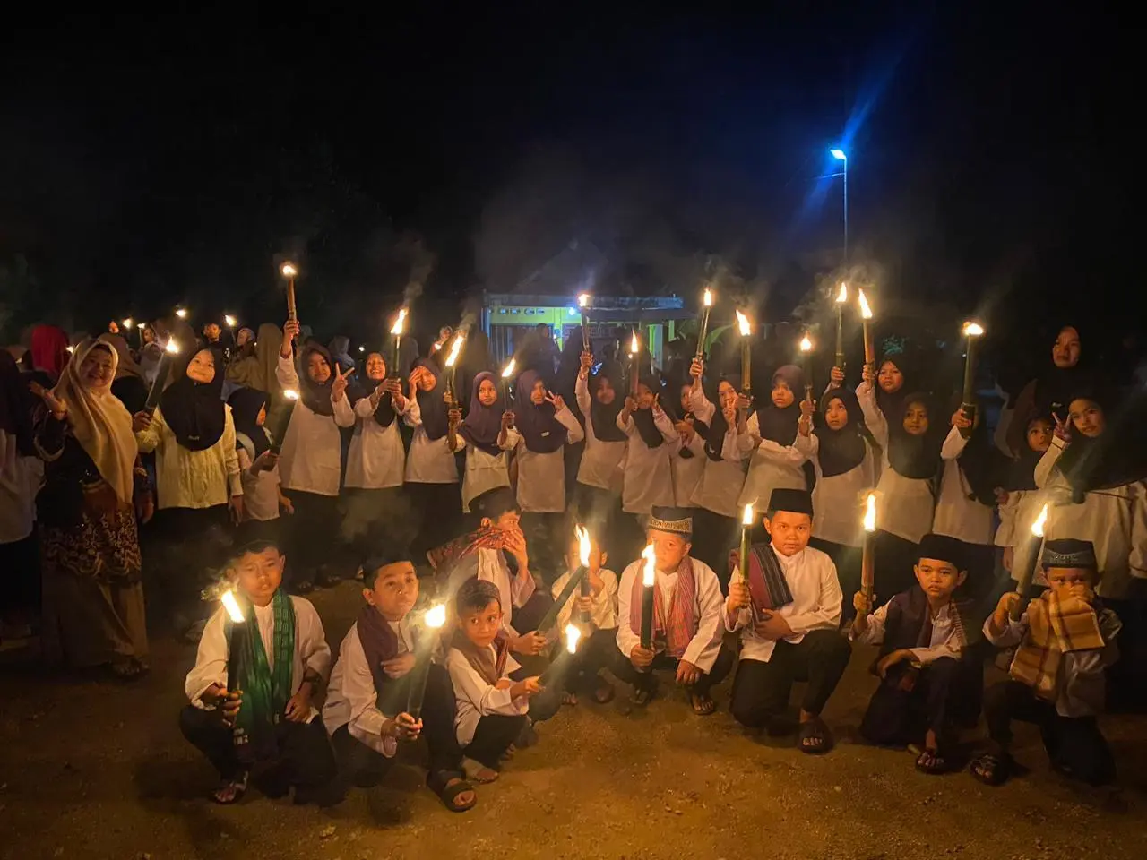 Ratusan Santri Semarakkan Tahun Baru Hijriah, IGM Patamuan Gelar Pawai Obor dan Dzikir Bersama