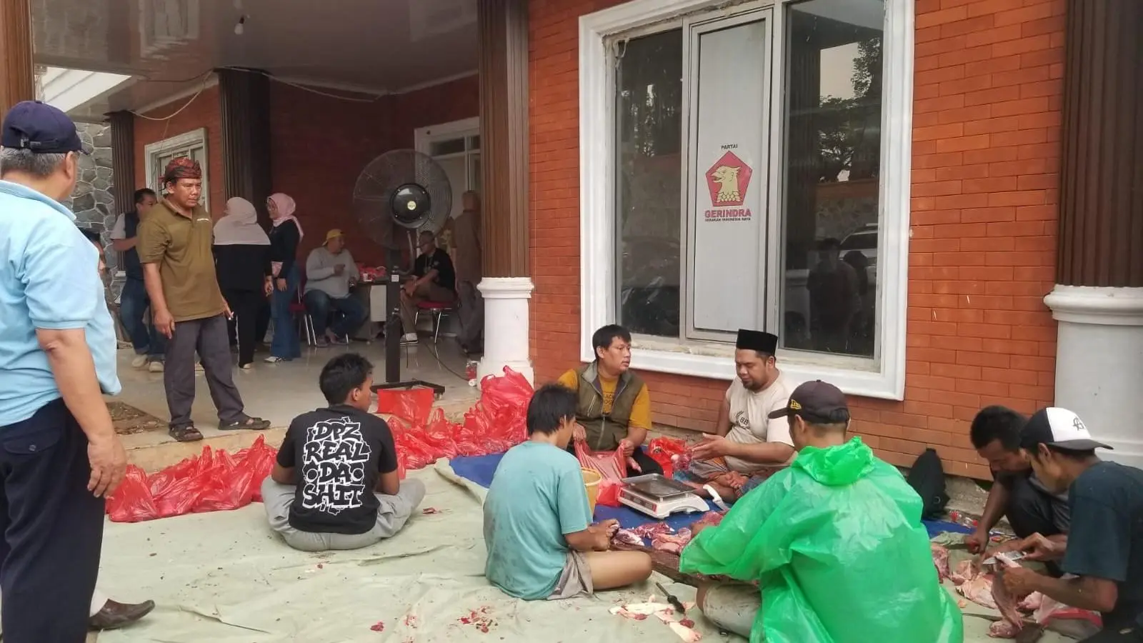 Gerindra Kabupaten Bogor Sebar 14 Sapi Kurban, Iwan Setiawan Apresiasi Dukungan Rudy Susmanto