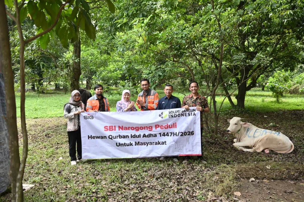 Solusi Bangun Indonesia Narogong Bagikan 27 Hewan Kurban di Klapanunggal