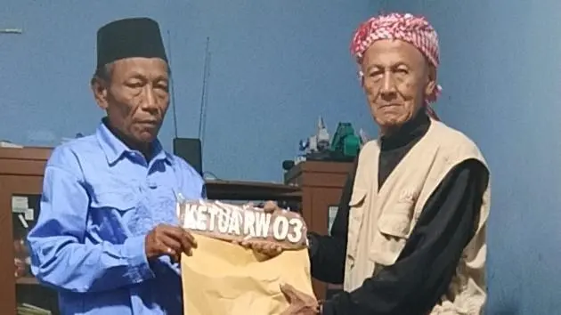 Ketua RW 03 Desa Kota Batu Berganti, Agus Bakar Resmi Dilantik
