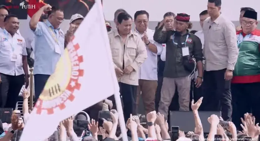 Presiden Prabowo Buka Dialog Dengan Buruh di Monas dan Sahkan Aturan Baru Pro Buruh