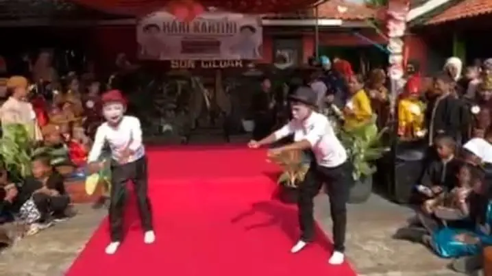 Aksi Pantomim Ikhsan dan Fatur Curi Perhatian, Semarak Hari Kartini 2026 di SDN Ciluar 2 Bogor Penuh Inspirasi