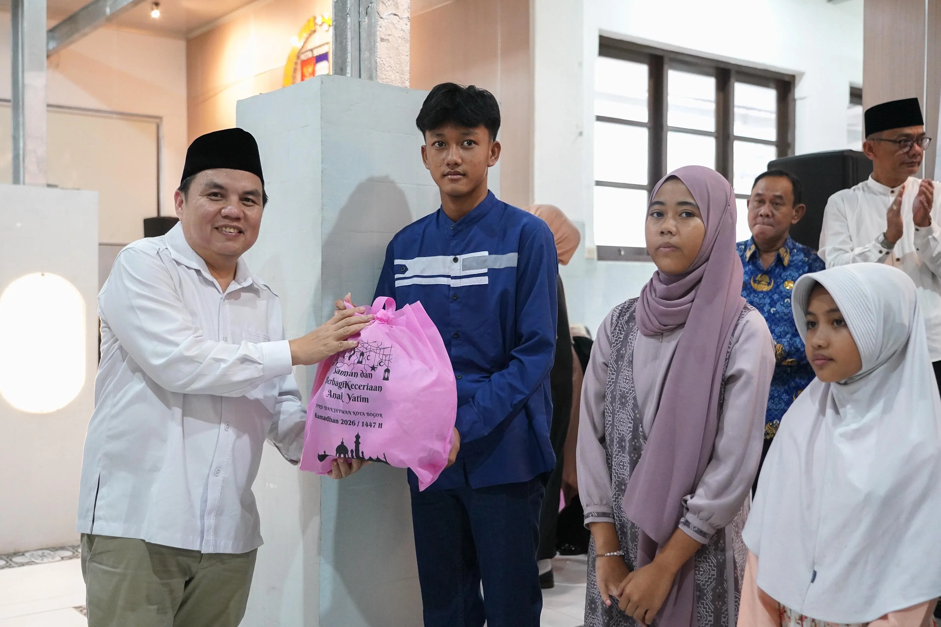 Cahaya Ramadhan, DPRD Kota Bogor Santuni Anak Yatim di Balai Rakyat