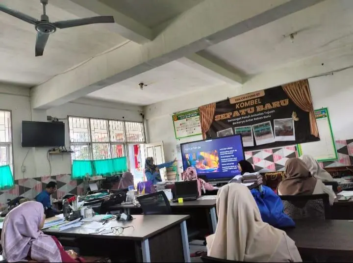 Kombel Rutin SDN Cipayung 07 Bahas Penguatan Literasi Siswa