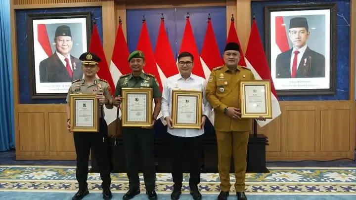 Bupati Bogor Rudy Susmanto Terima Brevet Kehormatan Paspampres Setia Waspada di Jakarta