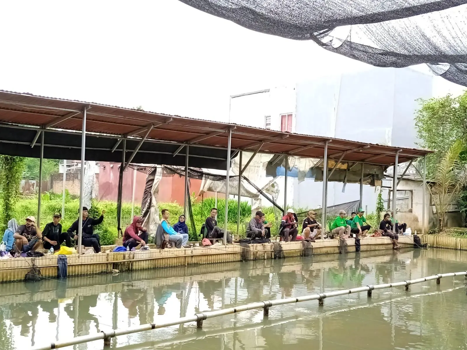 Ketua PAC PPP Depok Rosidi Gelar Mancing Bersama Relawan di Sawangan