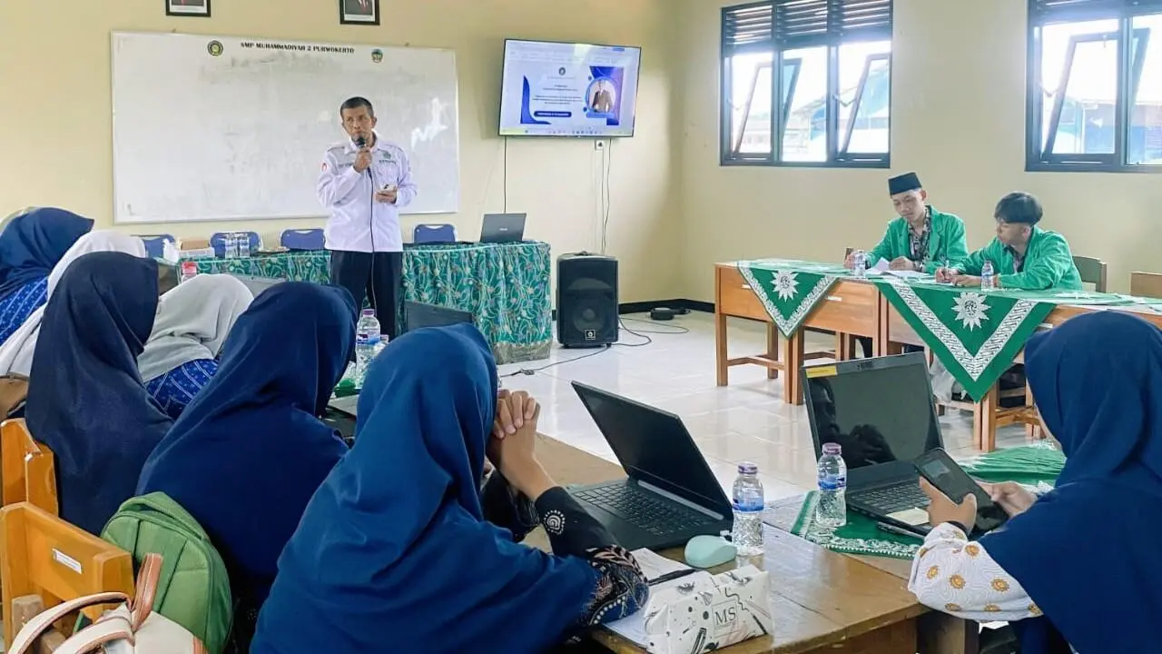 Mengolah Teknologi, dan Menjaga Nilai: Ikhtiar Guru SMP Muhammadiyah 2 Purwokerto di Era Digital 