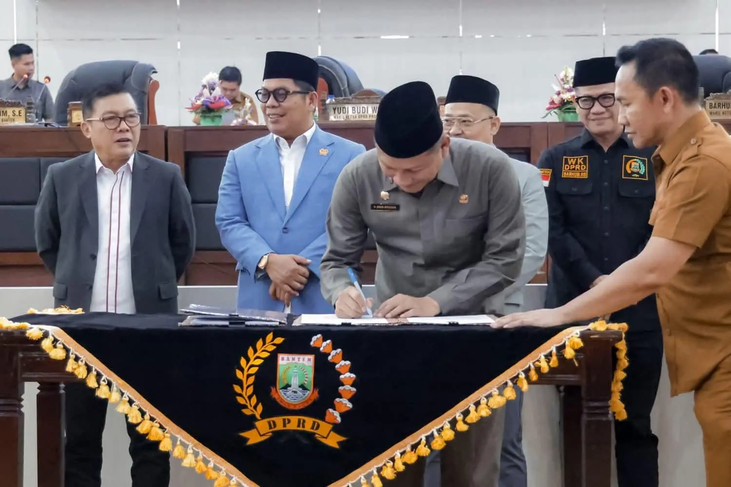 Perda Disahkan: Bank Banten Makin Kuat, Pekerja Terlindungi!