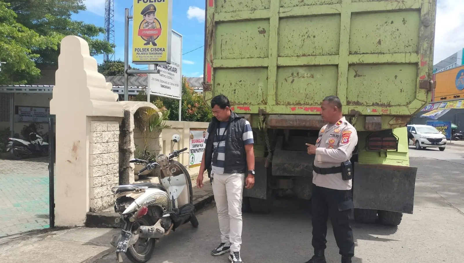 Kecelakaan di Cisoka, Ibu Terlindas Dumtruk Tanah
