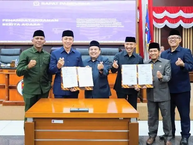 Pimpin Paripurna DPRD, Adityawarman Apresiasi Peran Guru Majukan Pendidikan