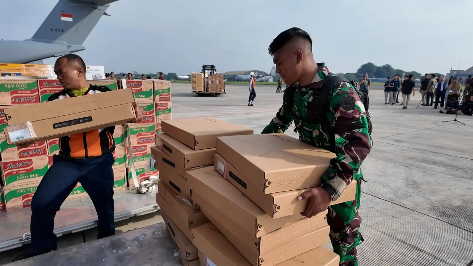 Operasi Tanggap Darurat Nasional: Prabowo Perintahkan A400 Angkut Bantuan Prioritas untuk Ibu, Bayi, dan Lansia ke Sumatra