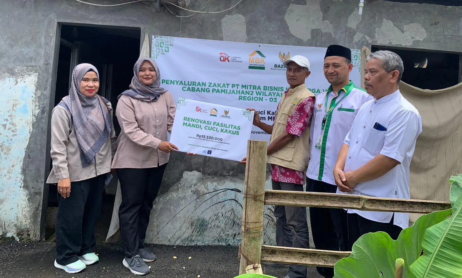 Baznas dan MBK Ventura Salurkan Bantuan Renovasi MCK Senilai Rp15,5 Juta untuk Warga Cigamea