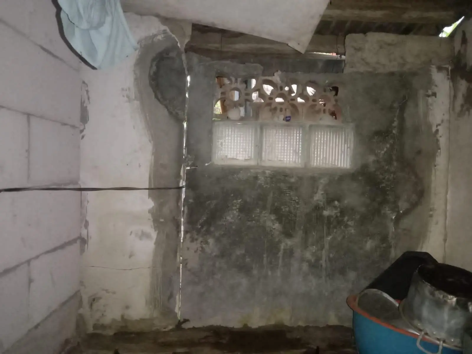 Kamar Mandi di Nanggeleng Terancam Roboh, Warga Minta Bantuan