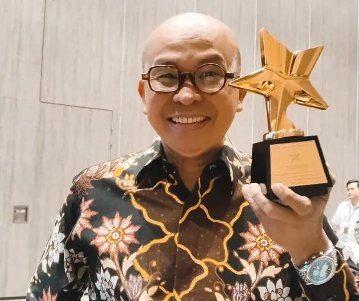 Maman Suherman Terima Penghargaan Nugra Jasa Dharma Pustaloka