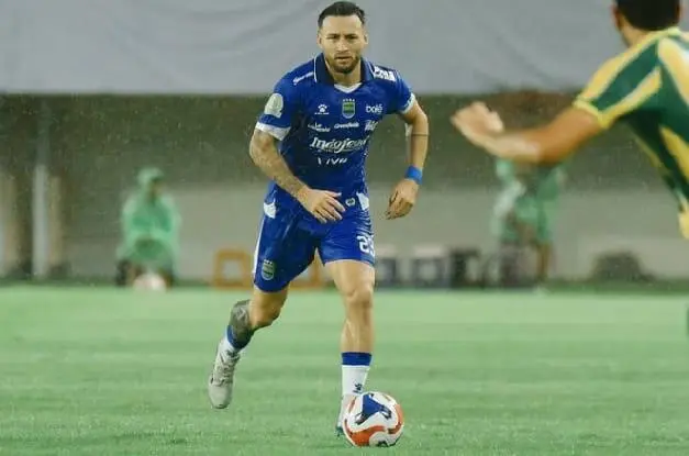 Persib Bandung Hancurkan PSBS Biak 3-0 di Sleman