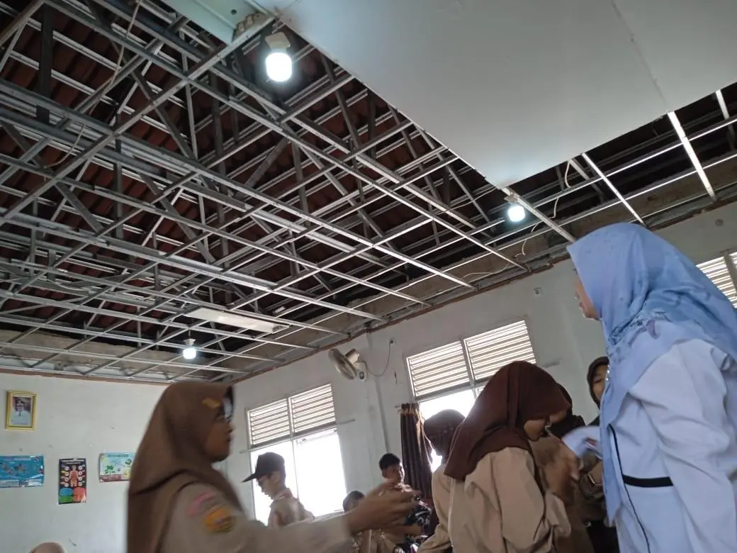 Plafon SDN Bedahan 1 Depok Ambruk, Kepala Sekolah Khawatir Keselamatan Siswa