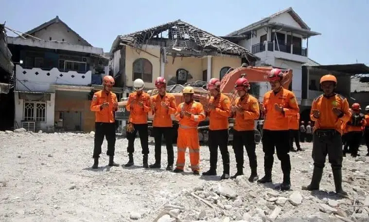 ‎8 Hari Penuh Haru di Ponpes Al Khoziny: Kisah di Balik Reruntuhan Beton dan Doa yang Tak Henti