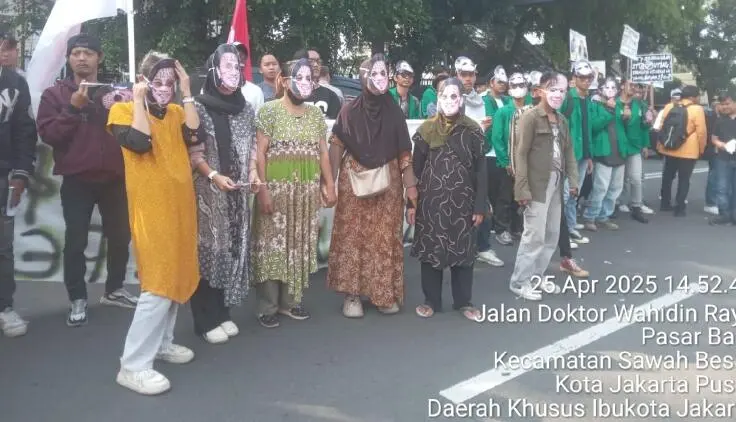 Mahasiswa dan Ibu-ibu desak Sri Mulyani mundur dari jabatannya