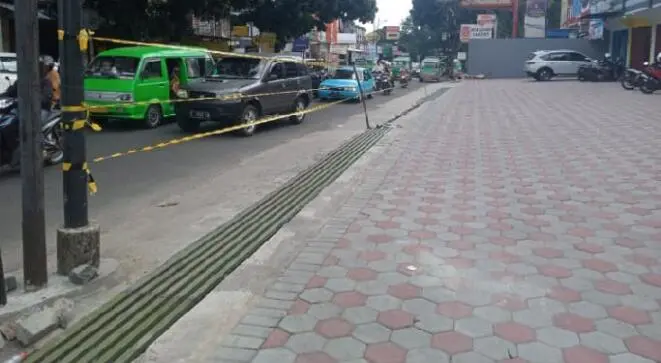 Pelaku Usaha keluhkan pemasangan police line Imbas Perusakan Trotoar