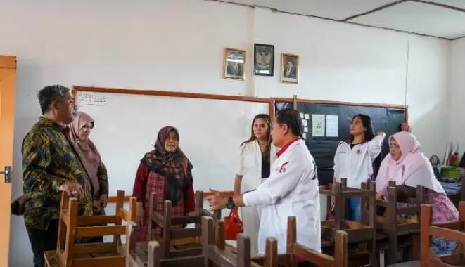 Siswa SDN Bantarjati 9 Kota Bogor alami luka akibat kerusakan ruang kelas