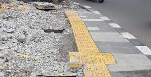 Warga Kota Bogor keluhkan Pembongkaran trotoar di Jalan Aria Surialaga ‎