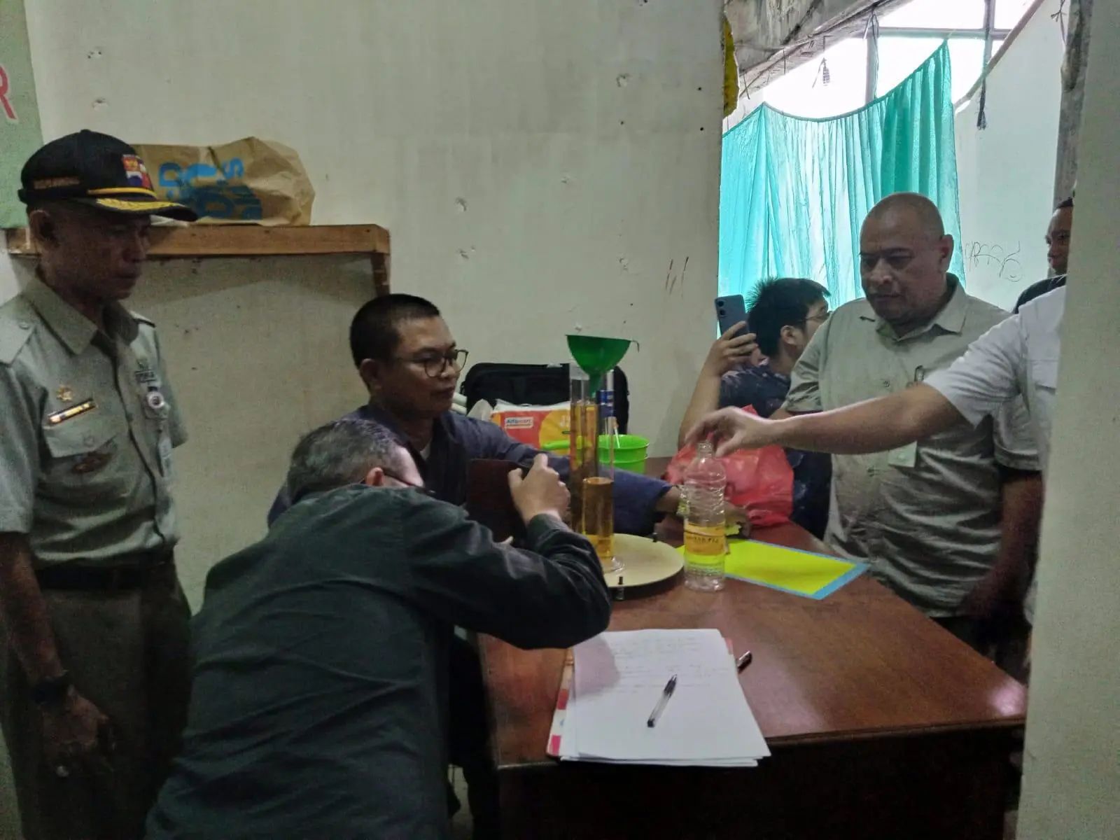Polresta Bogor Kota bersama Diskukmdagin temukan Minyak Kita kurang dari takaran