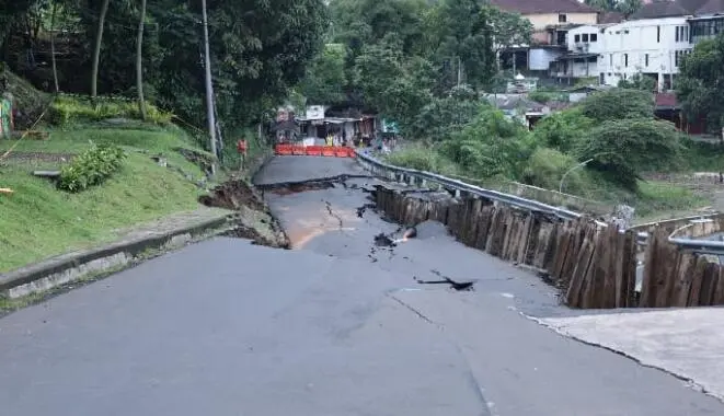 Akses Jalan Batutulis ditutup lumpuh tidak bisa dilalui kendaraan