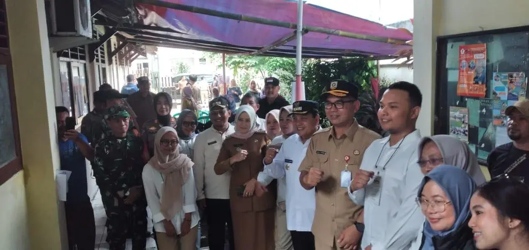 Bachril Bakri tinjau TPS di Kecamatan Sukaraja