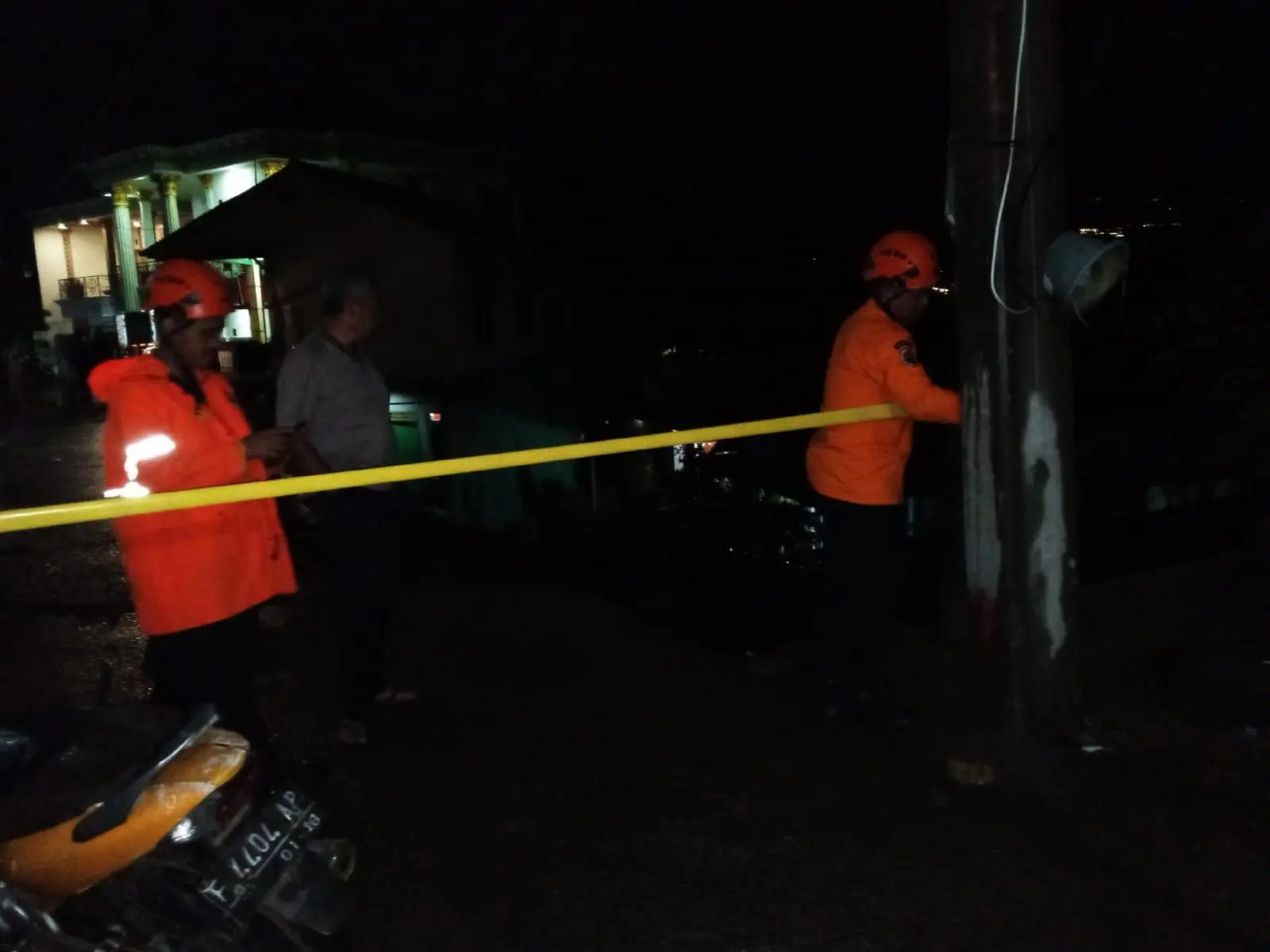 BPBD Kabupaten Bogor tutup akses Jalan Cibedug Girang Nagrak