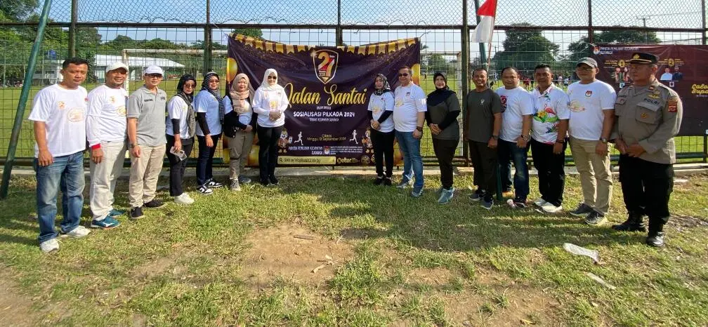 Panitia Pemilihan Kecamatan Sukaraja sosialisasikan Pilkada sembari Jalan Santai