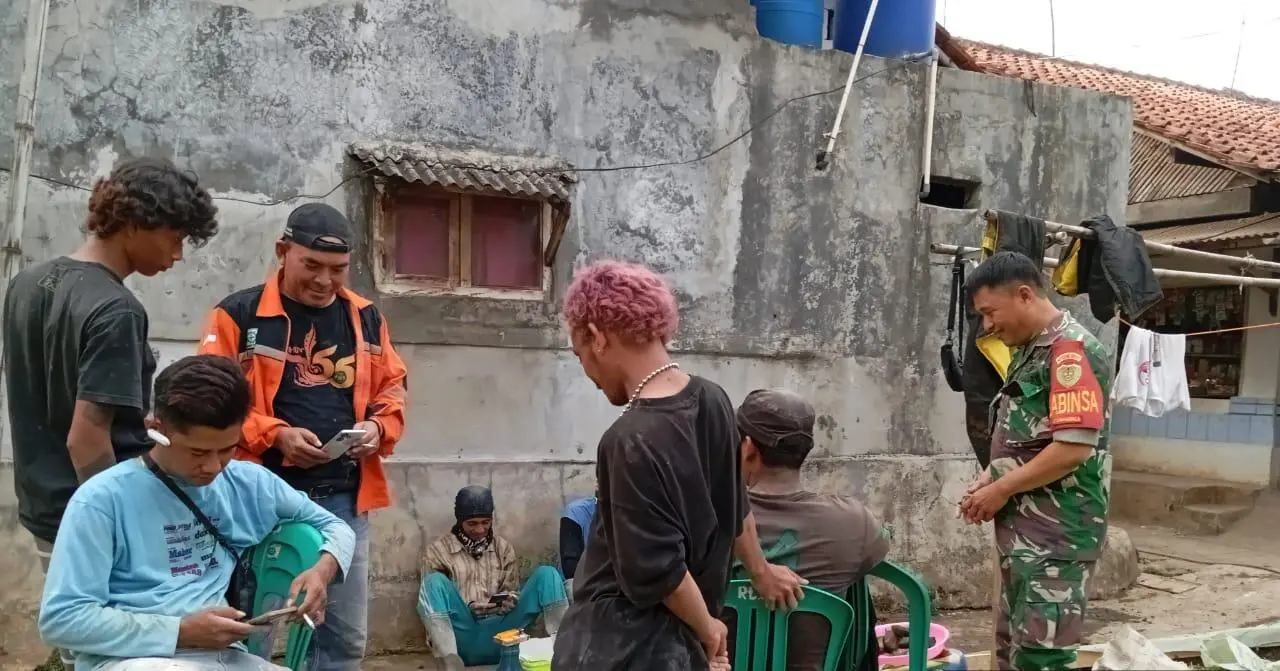 Petugas Pantau Kegiatan Warga Jelang Pilkada Serentak