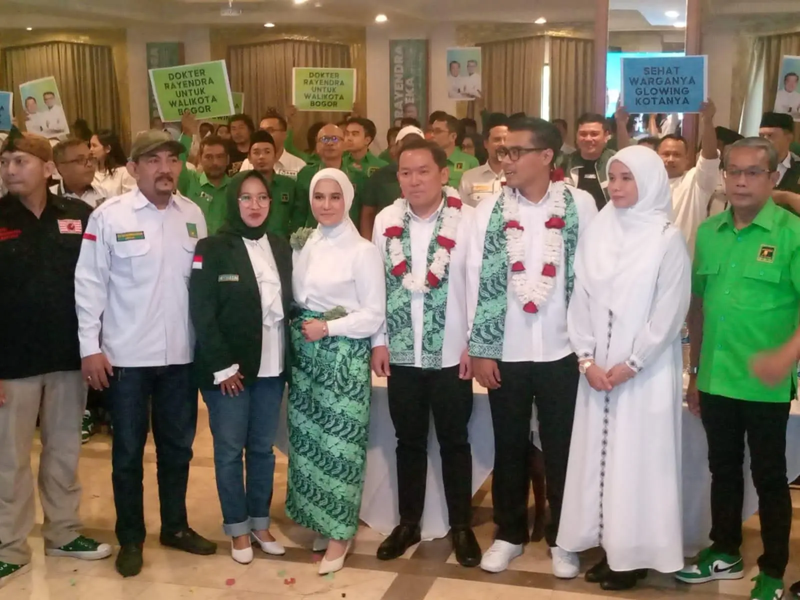 Dokter Rayendra Deklarasikan Pasangan Dua Jam Sebelum Daftar ke KPU