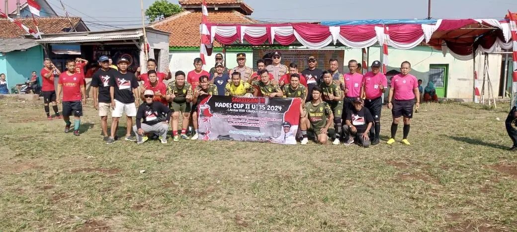 Babinsa Amankan Turnamen Sepak Bola Kades Cup Desa Cilebut Barat