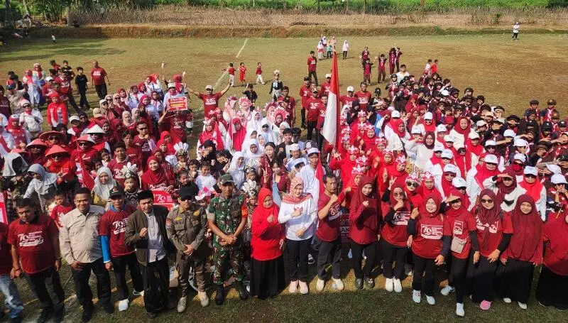 Kirab Bendera Merah-Putih Padati Stadion Mini Desa Nagrak