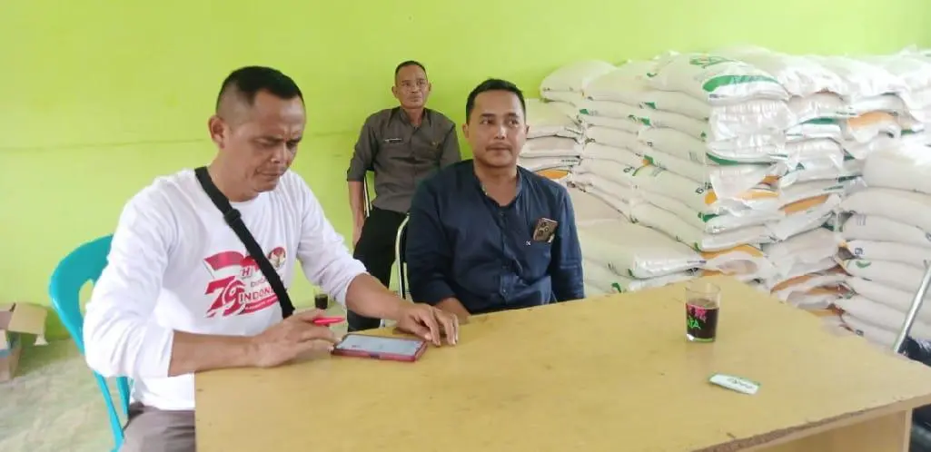 Pemdes Cikeas salurkan Bantuan Pangan kepada 1182 KPM
