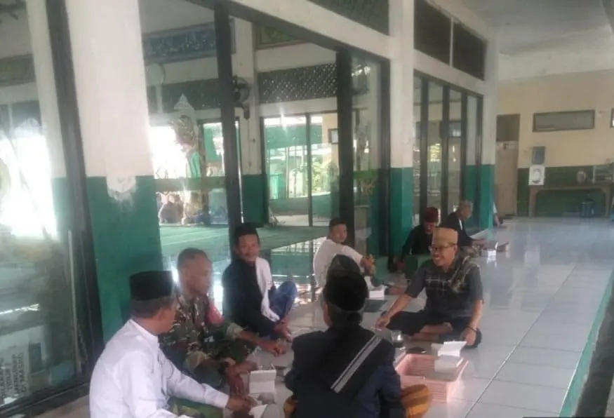 Babinsa Lakukan Komsos Bersama Tokoh Agama