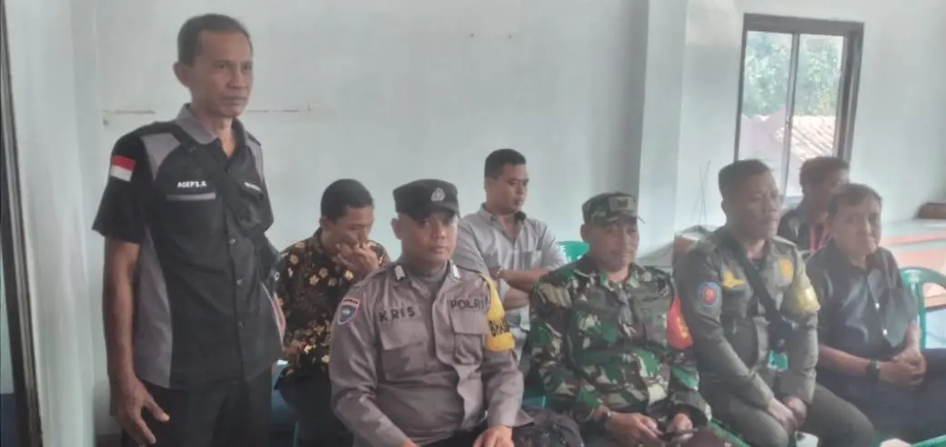 Babinsa Ajak Warga Dukung Kemajuan Desa dalam Musdes Cadasngampar