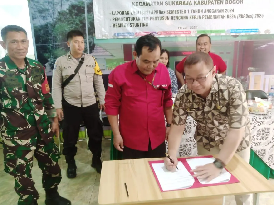 Jaga Sinergitas Dan Soliditas Antar Warga Petugas Berikan Himbauan saat Musdes Desa Cikeas