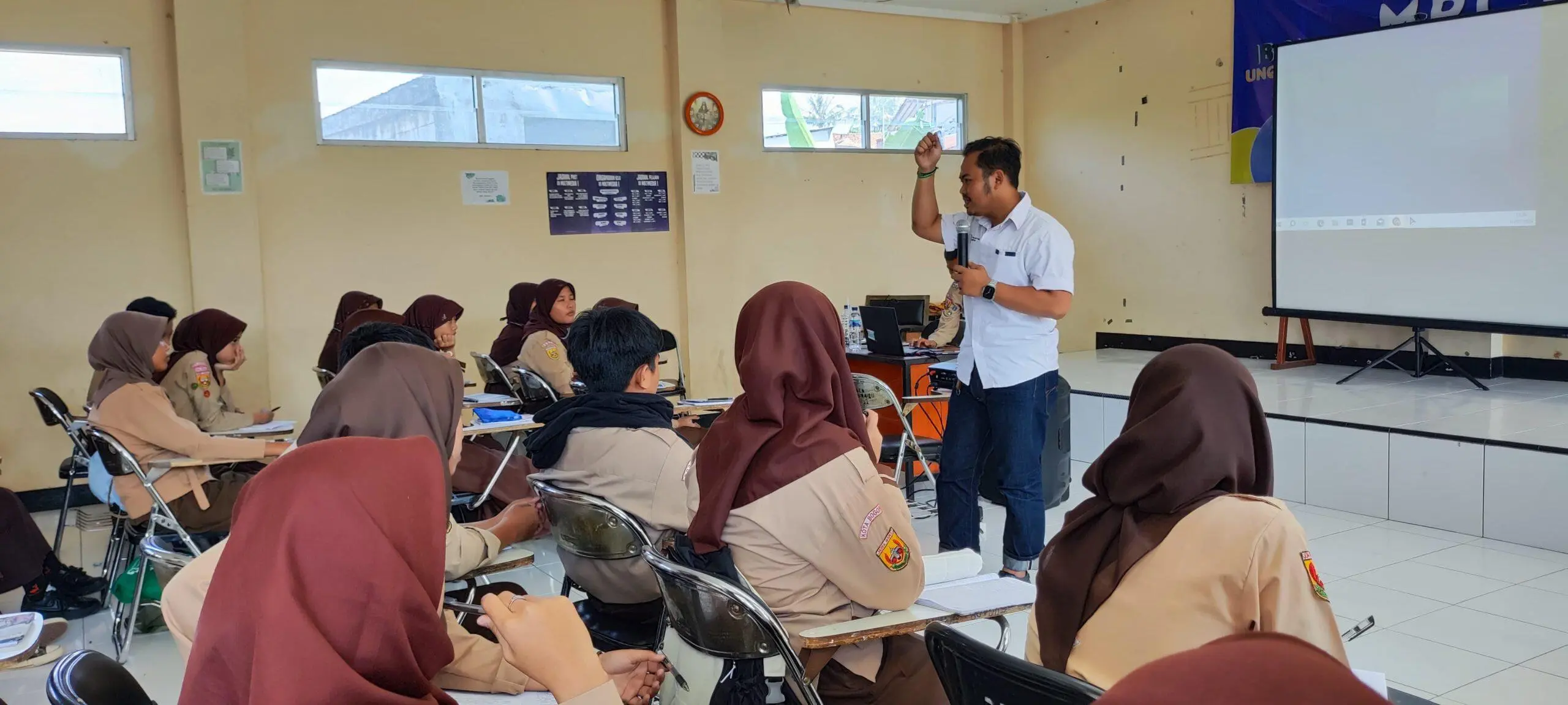 Munjin Sulaeman berikan Materi Sadar Hukum