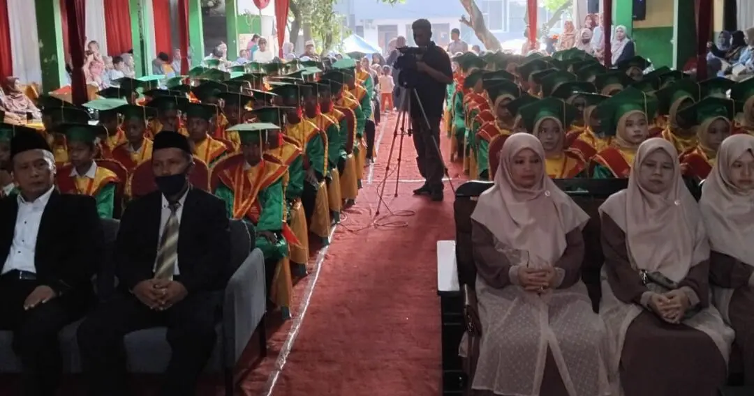Siswa yang Lulus di MI Alhidayah Tajur, 64%  Sudah Hapal Hafalan Tahfiz Qur’an