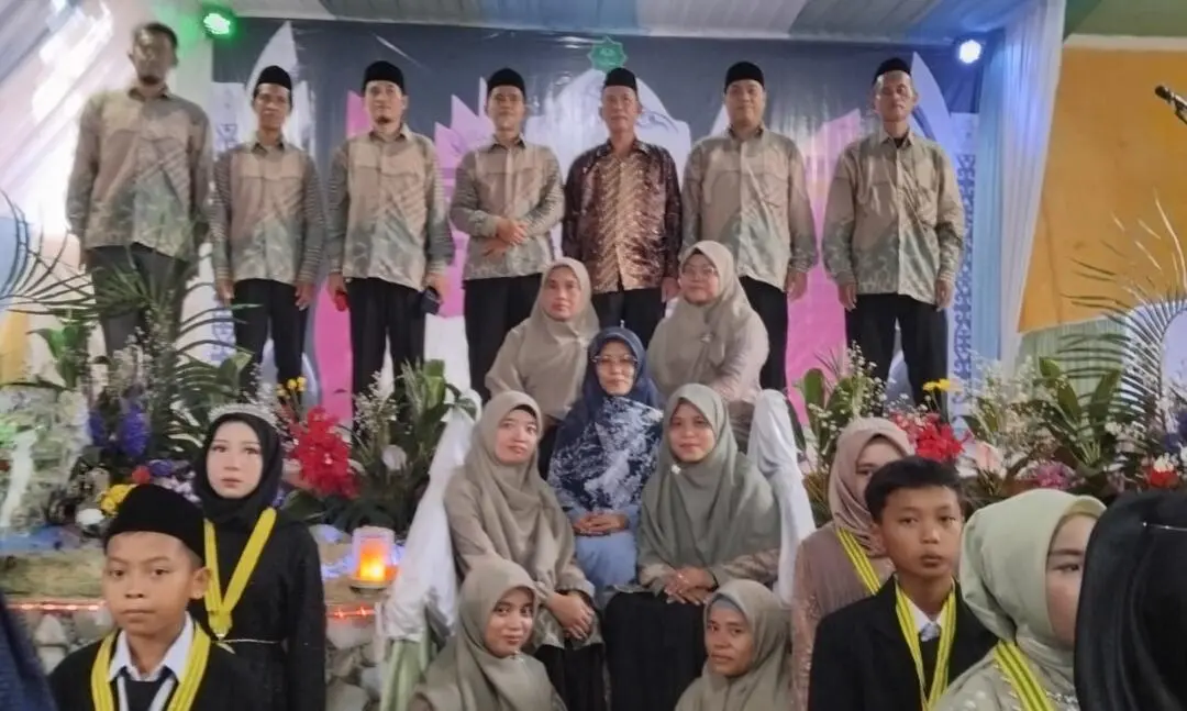 MI Tarbiyatul Palah Citeureup Gelar Wisuda dan Kenaikan Kelas