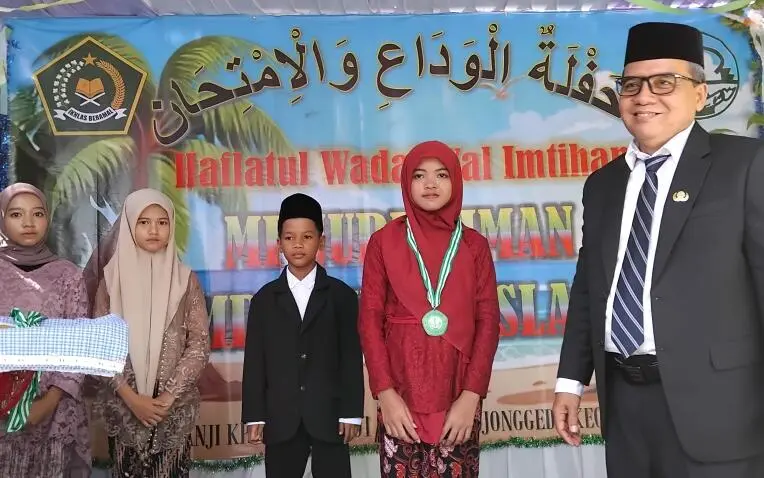 MI Nurul Iman Bojonggede Gelar Prosesi Wisuda