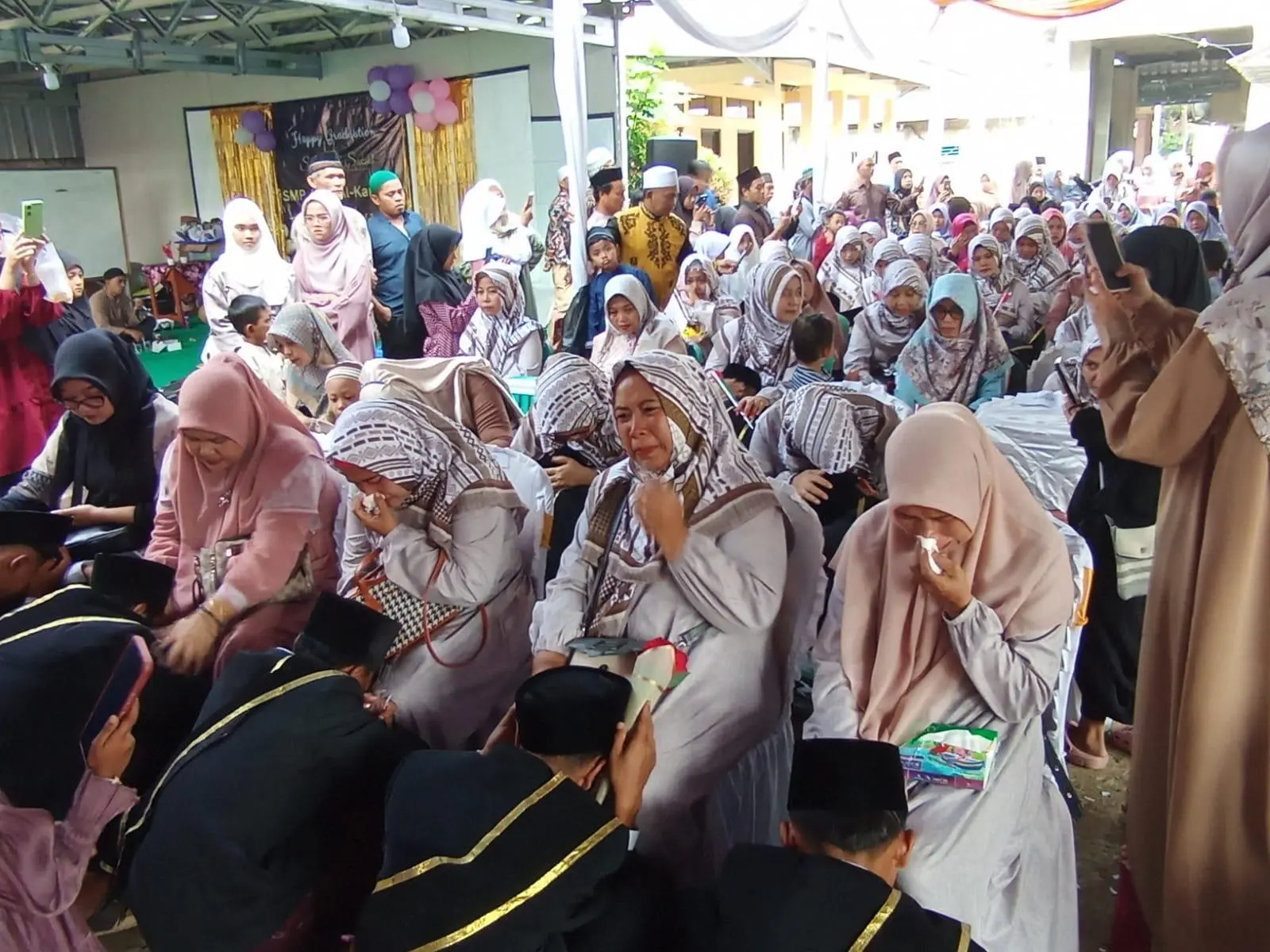Ponpes Salafi Al Karimah Wisuda Santriwan dan Santriwati