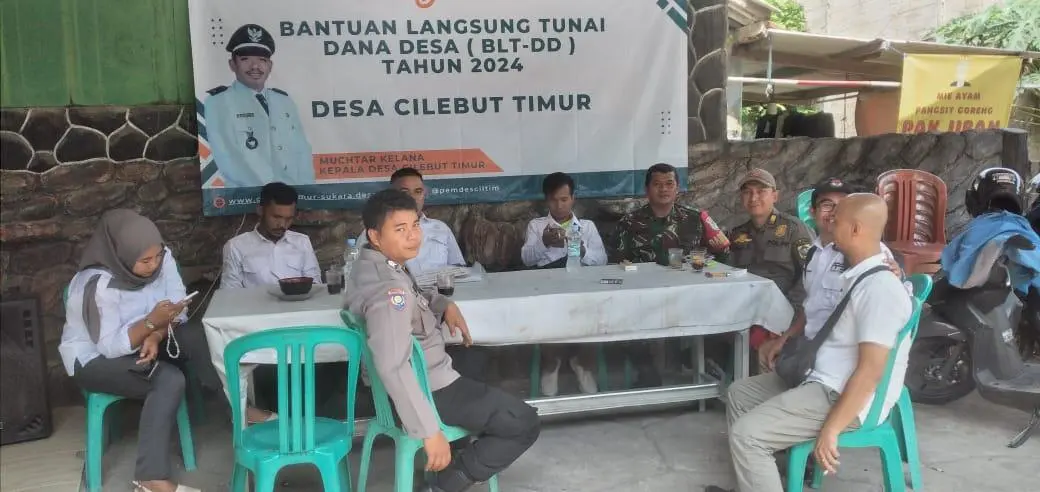 37 Warga Penerima BLT Dana Desa Cilebut Timur Terima Uang Tunai Tiga Bulan