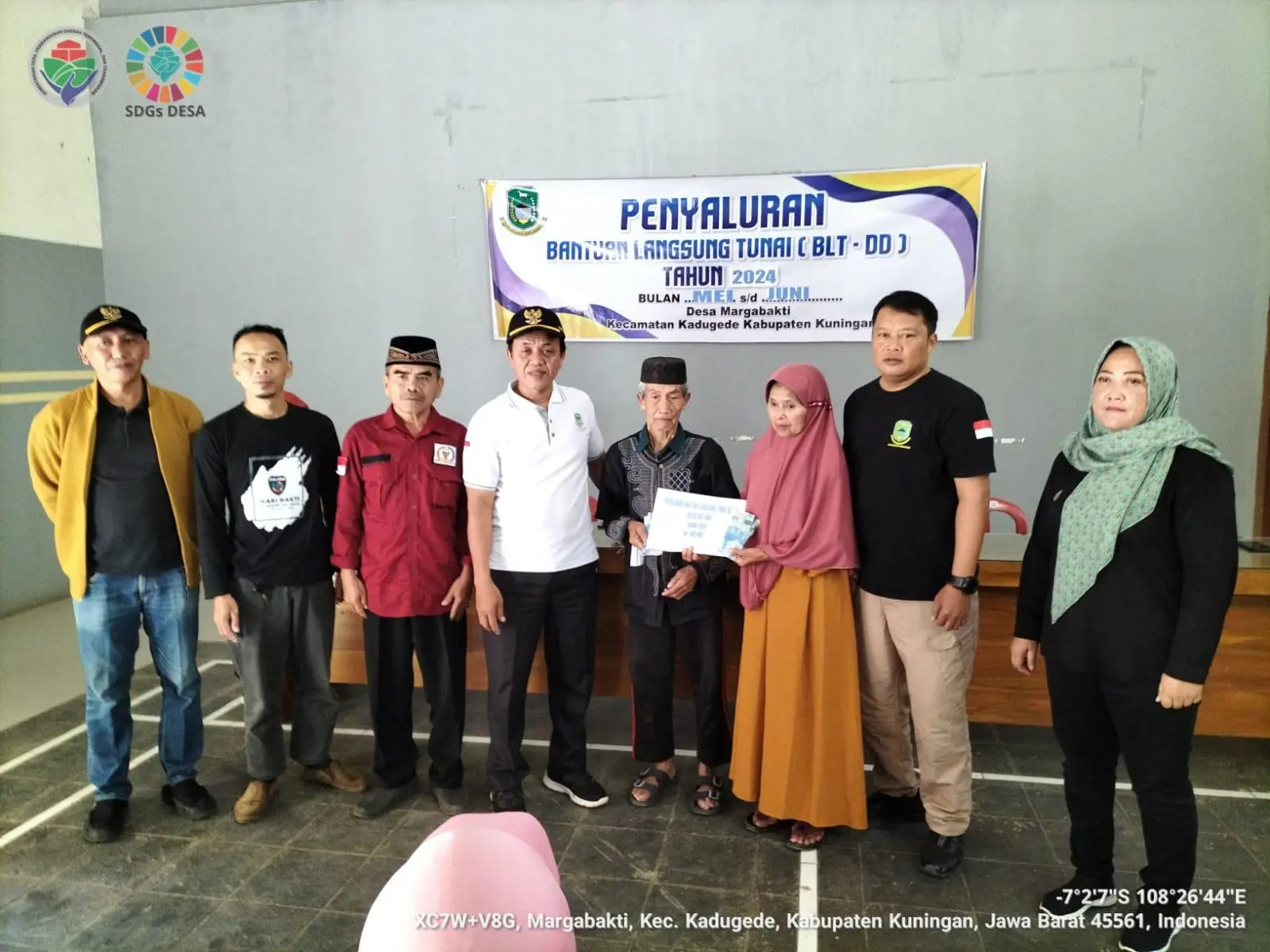 Dana Desa Cair, Warga Margabakti langsung Terima BLT Bulan Mei dan Juni